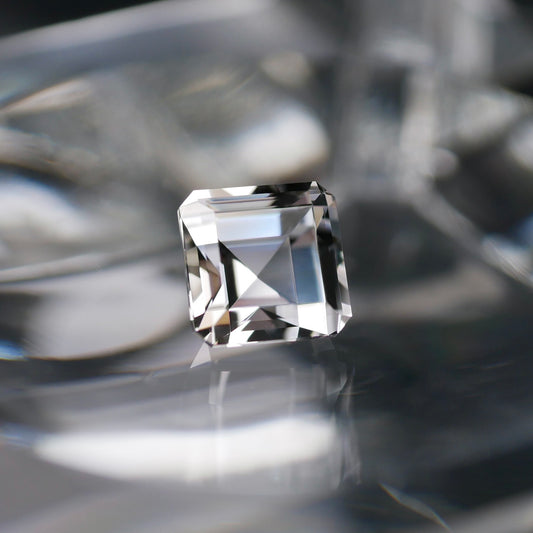山梨県産 乙女水晶 faceted cut ルース(Re154)
