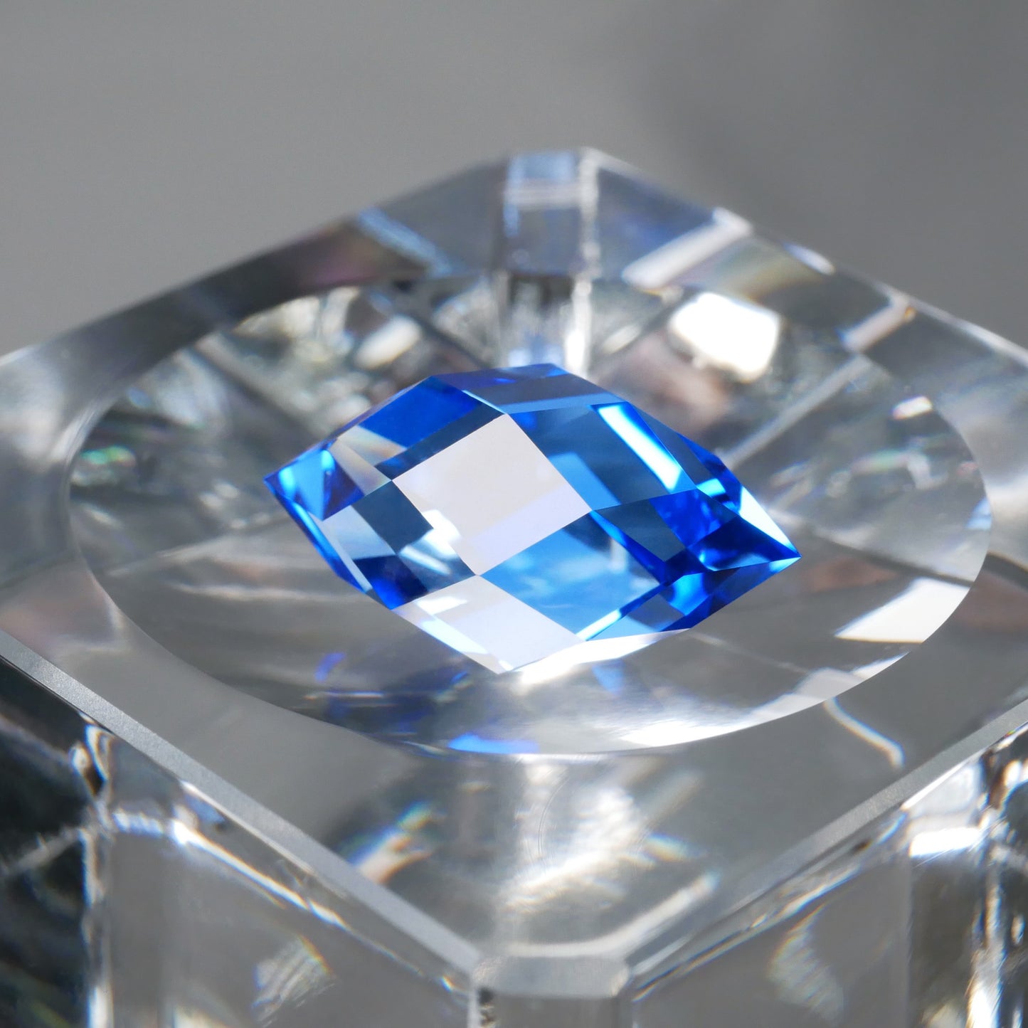 SBQ faceted cut ルース(Re002)