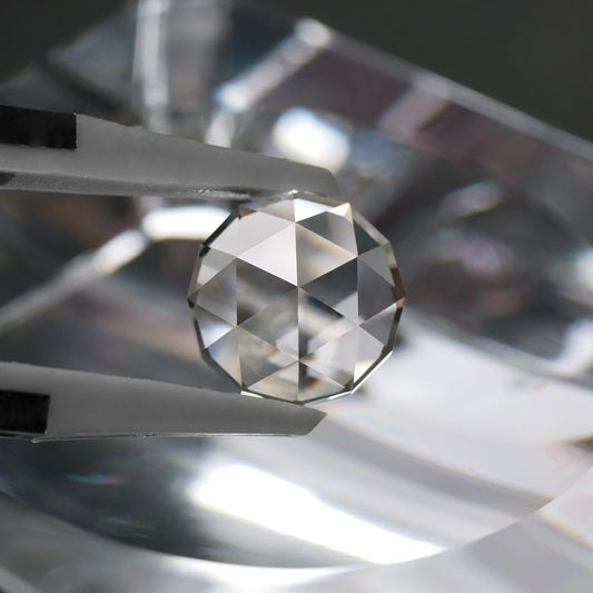 山梨県産 乙女水晶 faceted cut ルース(Re017)