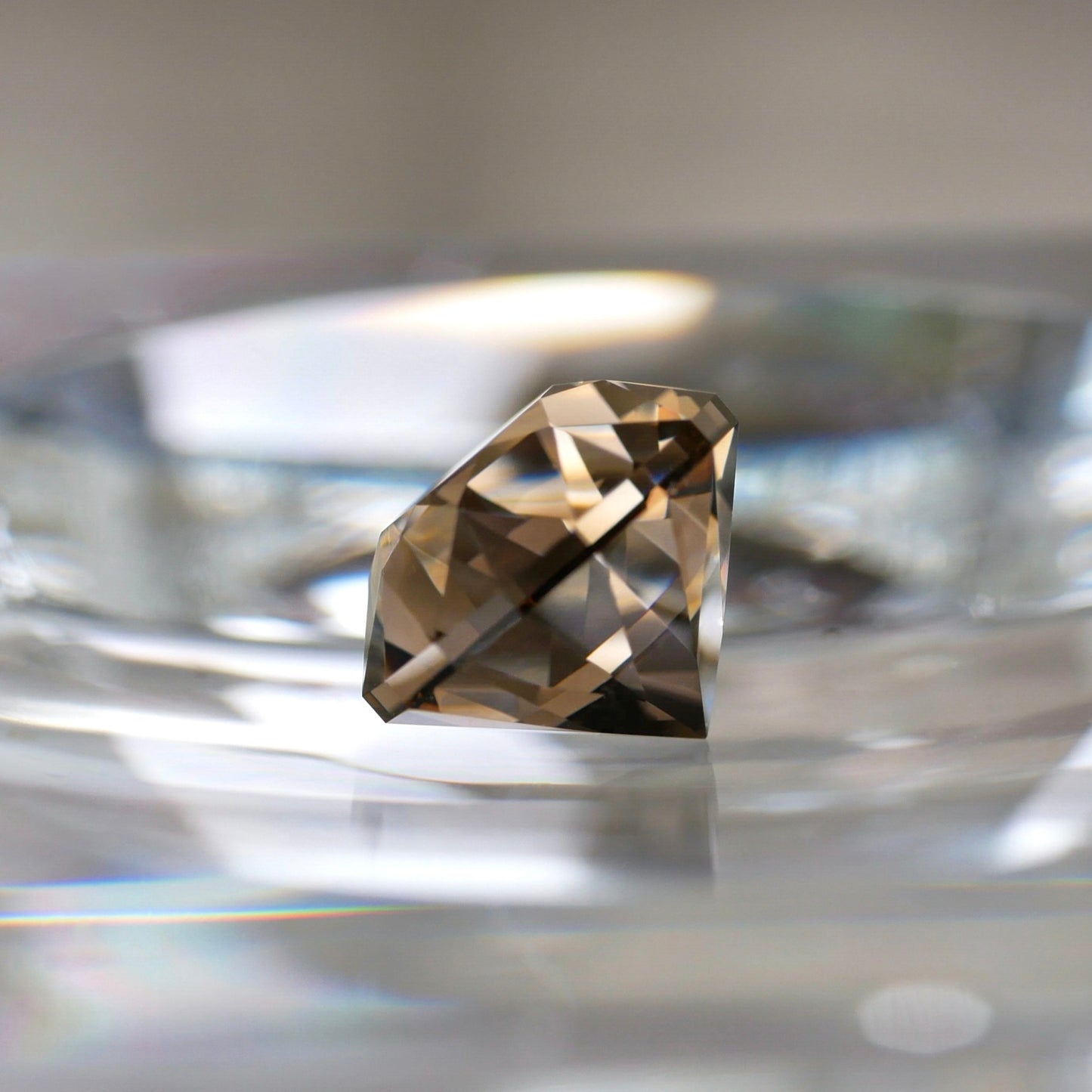 広島県産 江田島煙水晶 faceted cut ルース(Re019)