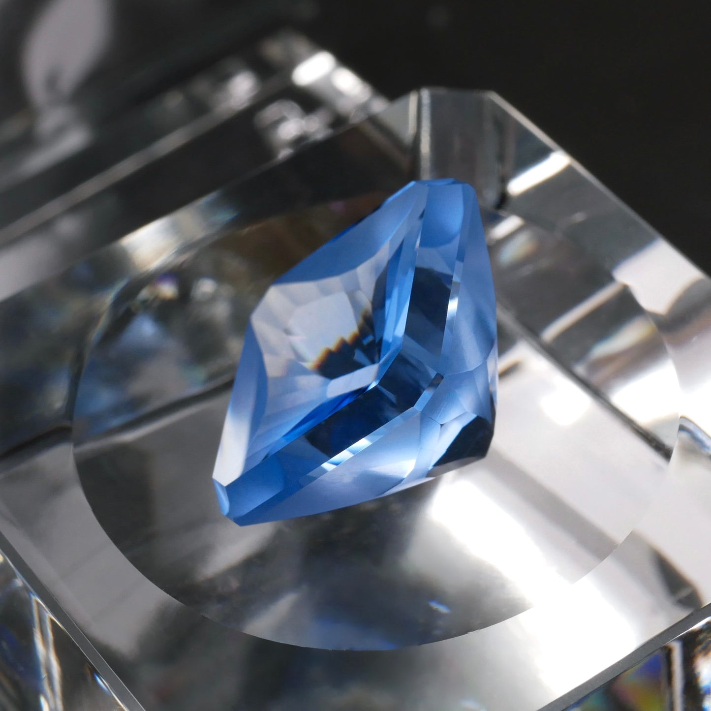 SBQ faceted cut ルース(Re003)