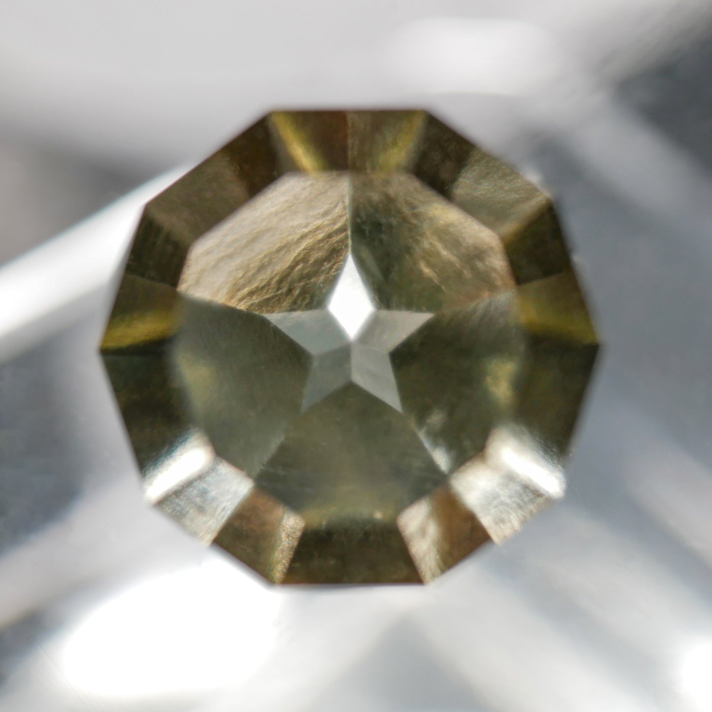 リビアングラス faceted cut ルース（Re035）