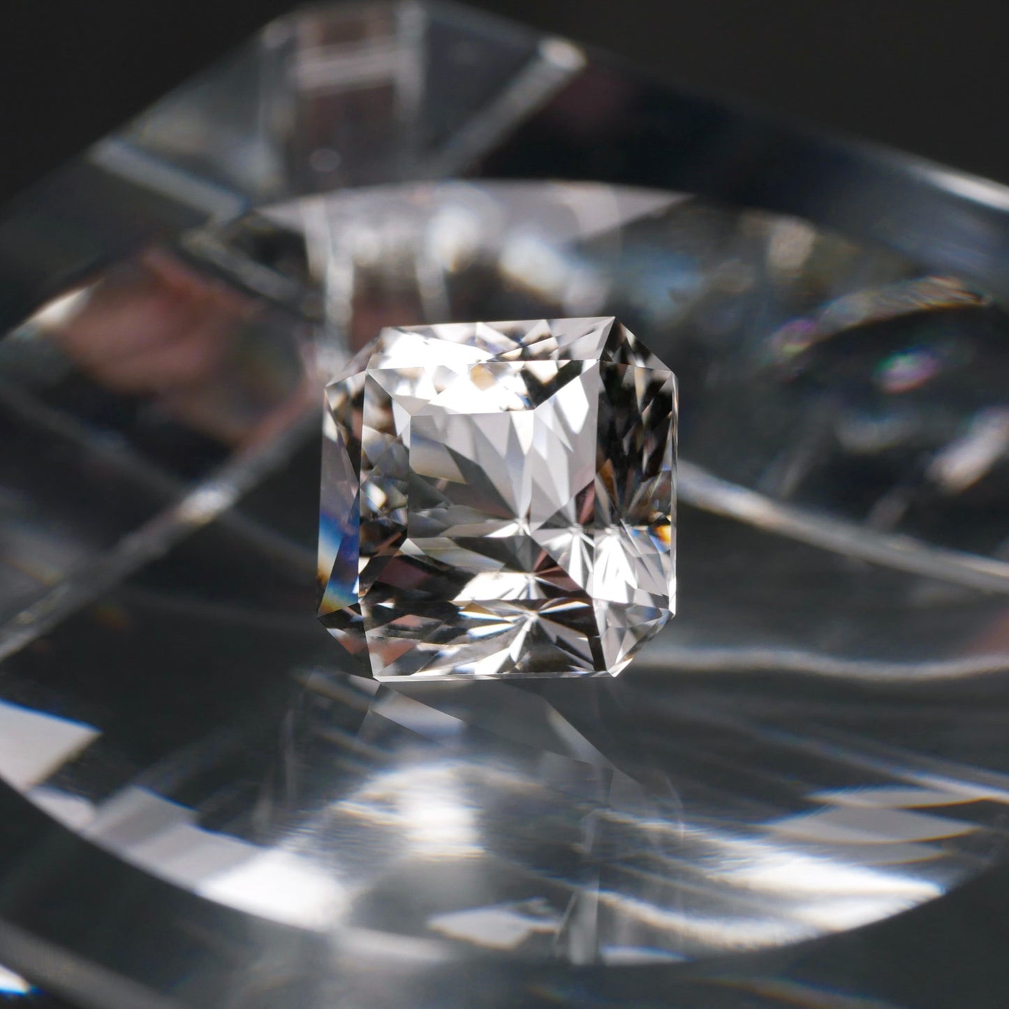 山梨県産 八幡山水晶 faceted cut ルース（Re015)