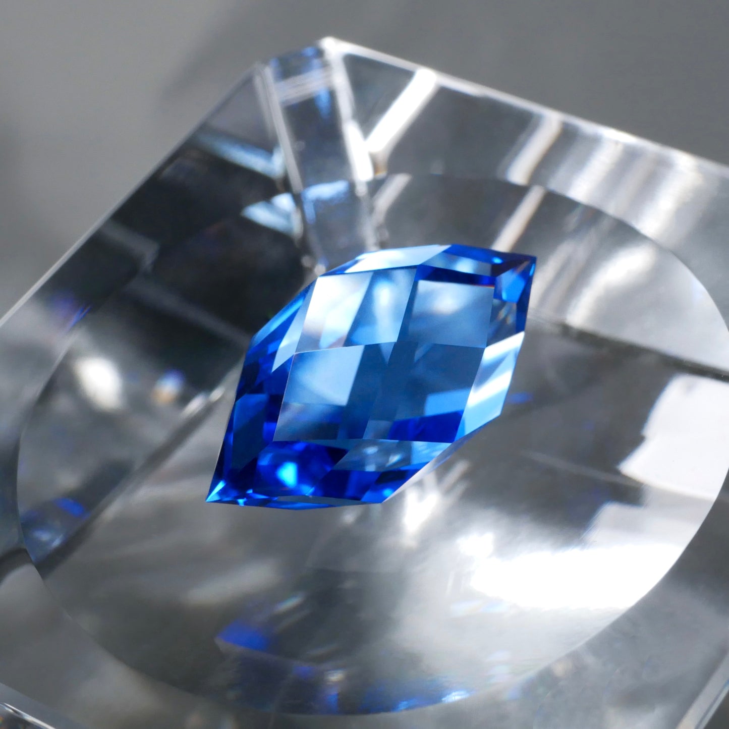 SBQ  faceted cut ルース（Re002）