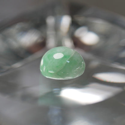 糸魚川産 グリーン翡翠 ハイカボションルース（Ki137）