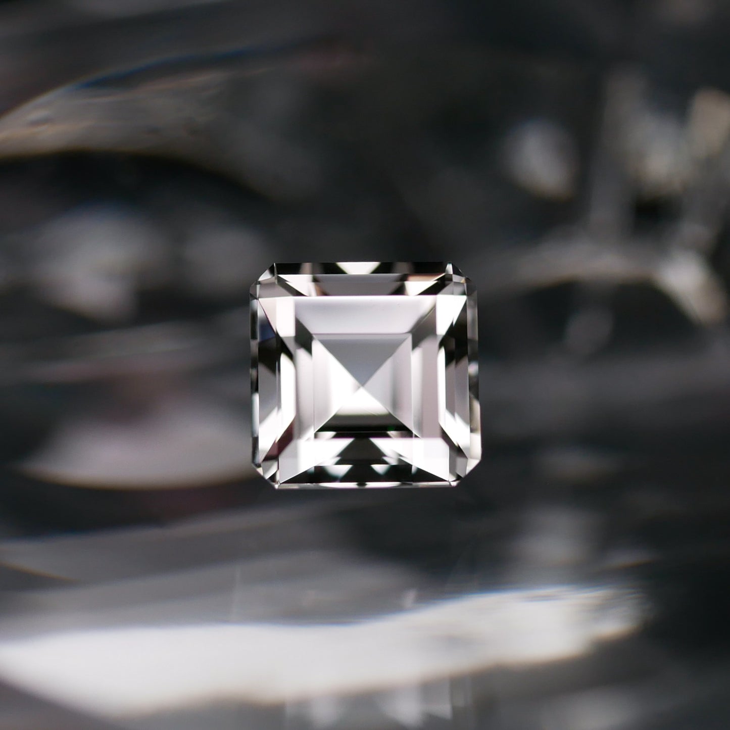 山梨県産 乙女水晶 faceted cut ルース（Re154）