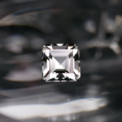 山梨県産 乙女水晶 faceted cut ルース（Re154）