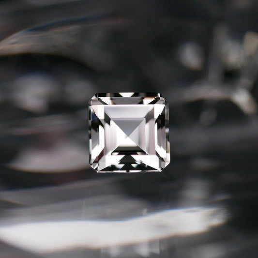 山梨県産 乙女水晶 faceted cut ルース（Re154）