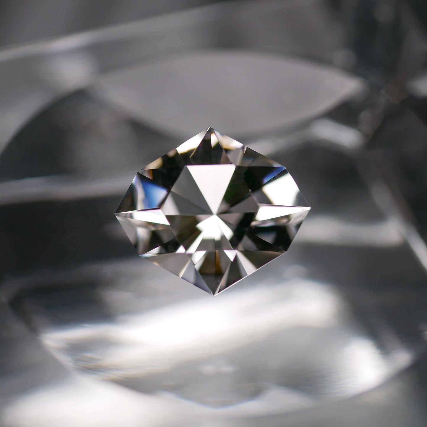 宮崎県産 高千穂水晶 faceted cut ルース（Re211)