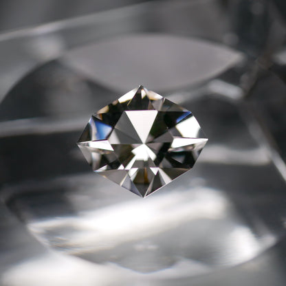 宮崎県産 高千穂水晶 faceted cut ルース（Re211)