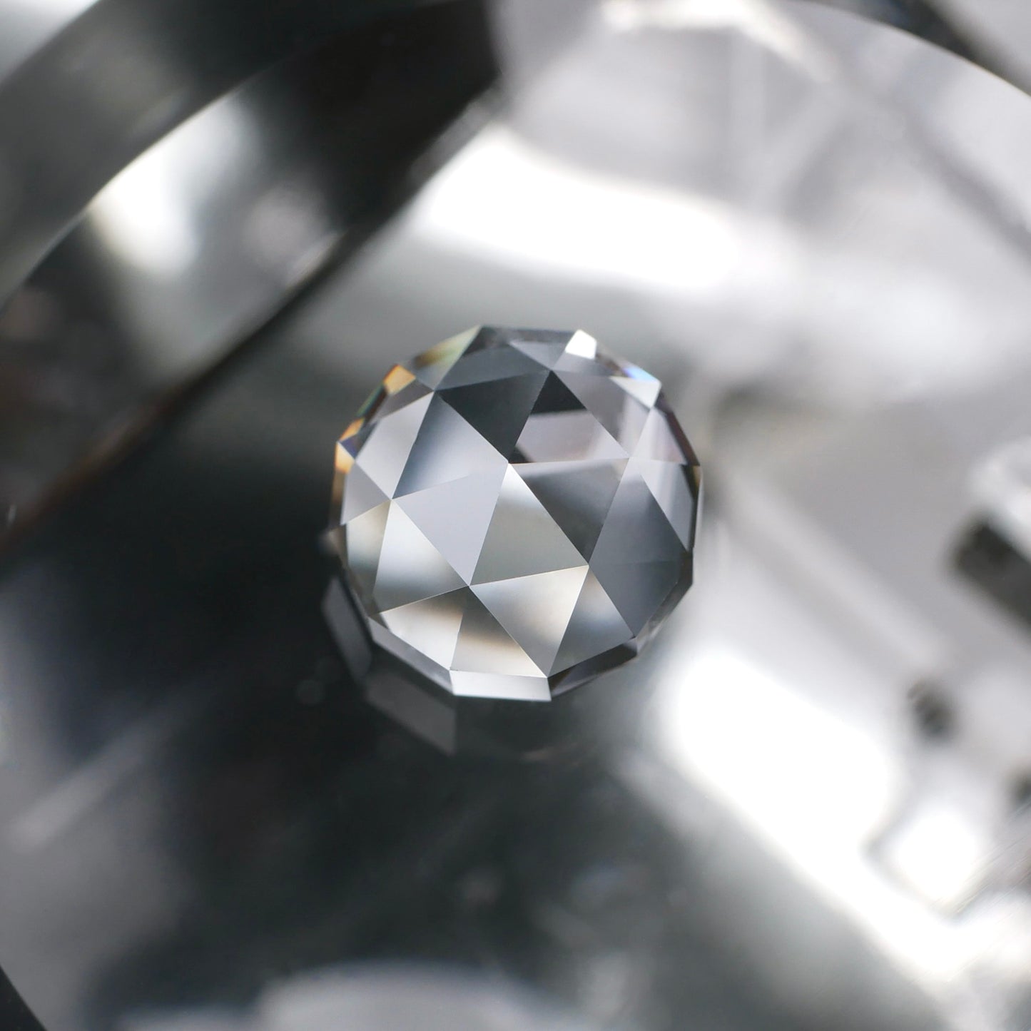 山梨県産 乙女水晶 faceted cut ルース（Re017）