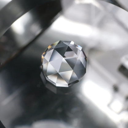 山梨県産 乙女水晶 faceted cut ルース（Re017）