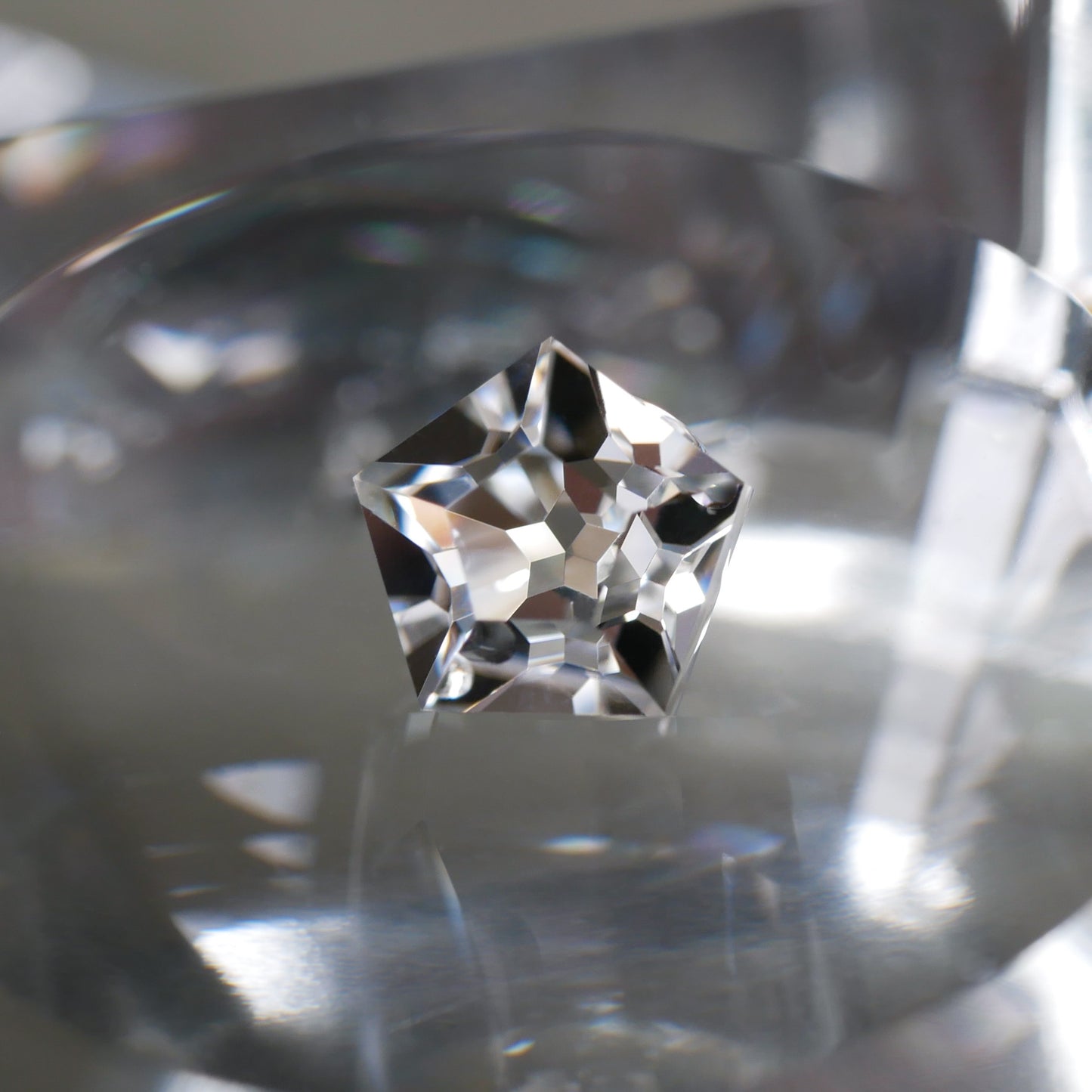 宮崎県産 高千穂水晶 faceted cut ルース（Re011）