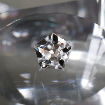 宮崎県産 高千穂水晶 faceted cut ルース（Re011）