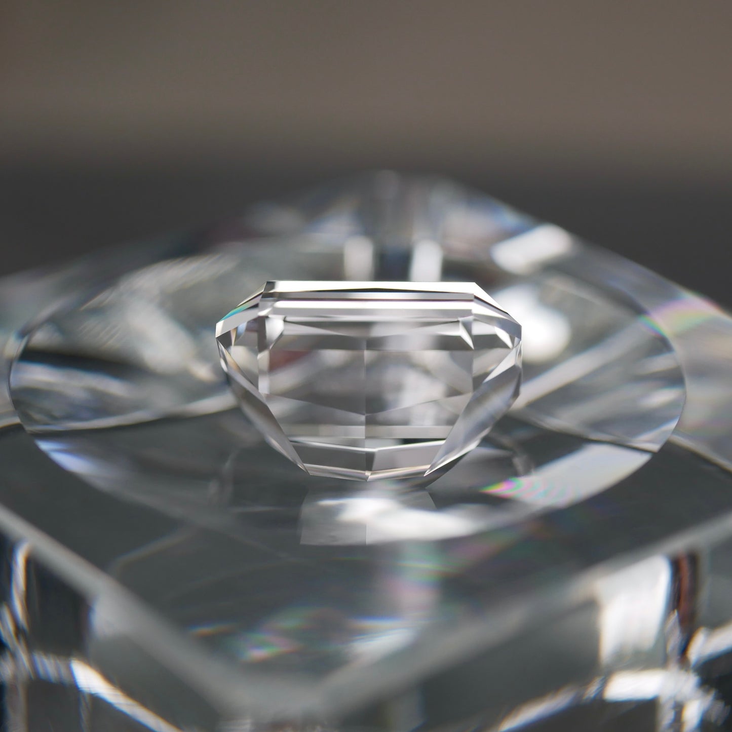 山梨県産 乙女水晶 faceted cut ルース（Re138）