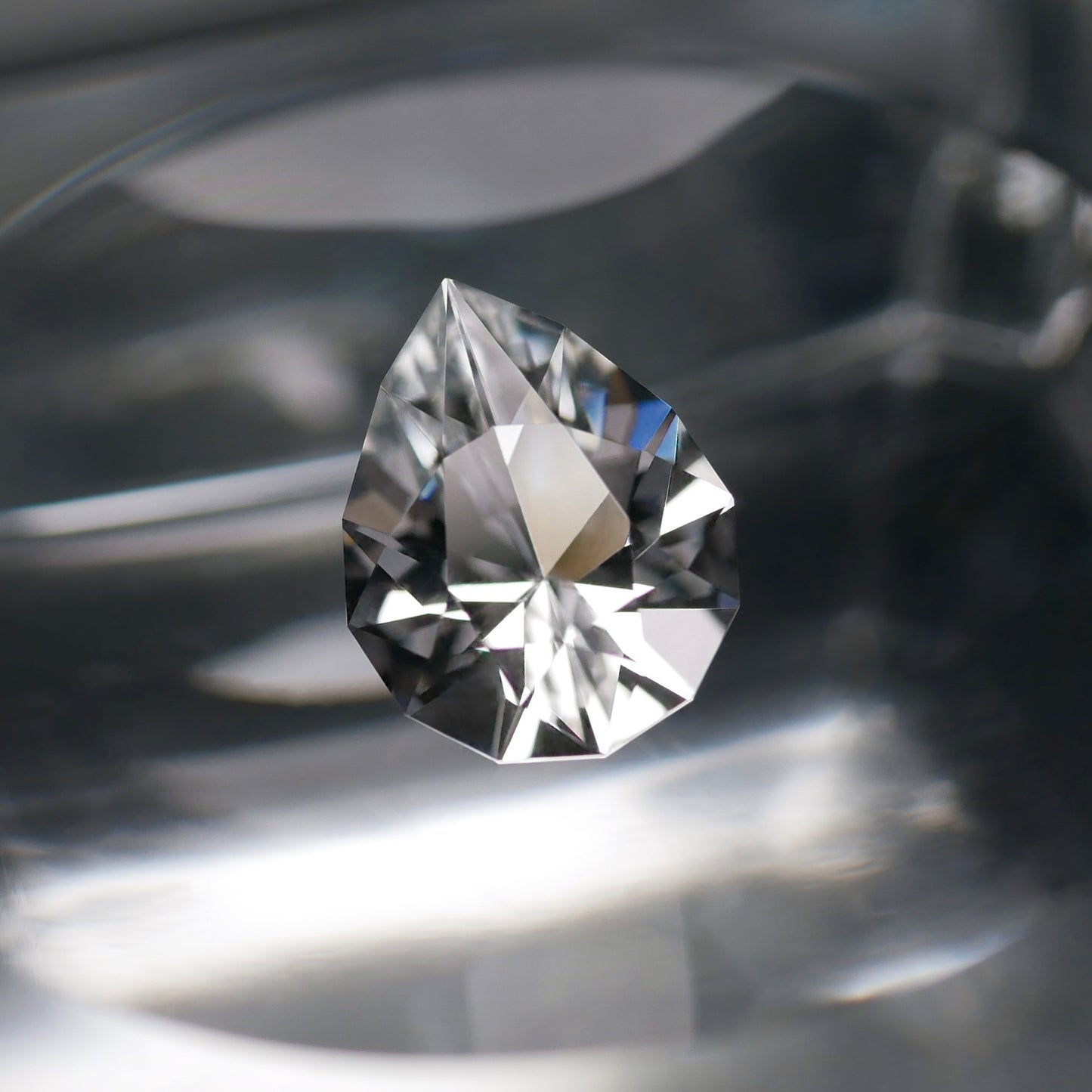 山梨県 黒平産 トパーズ faceted cut ルース（Re322）
