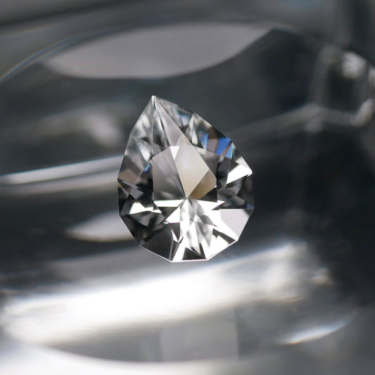 山梨県 黒平産 トパーズ faceted cut ルース（Re322）