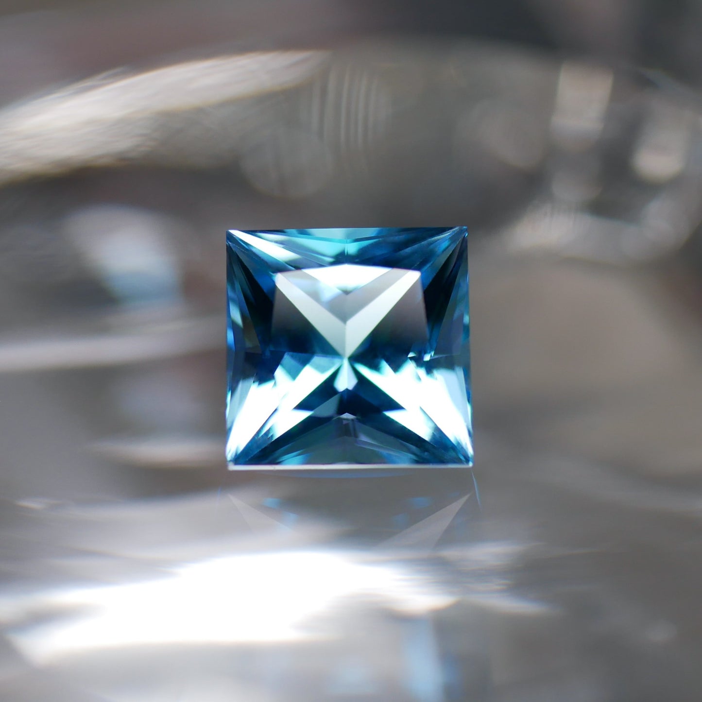 ブルートパーズ faceted cut ルース（Re165）