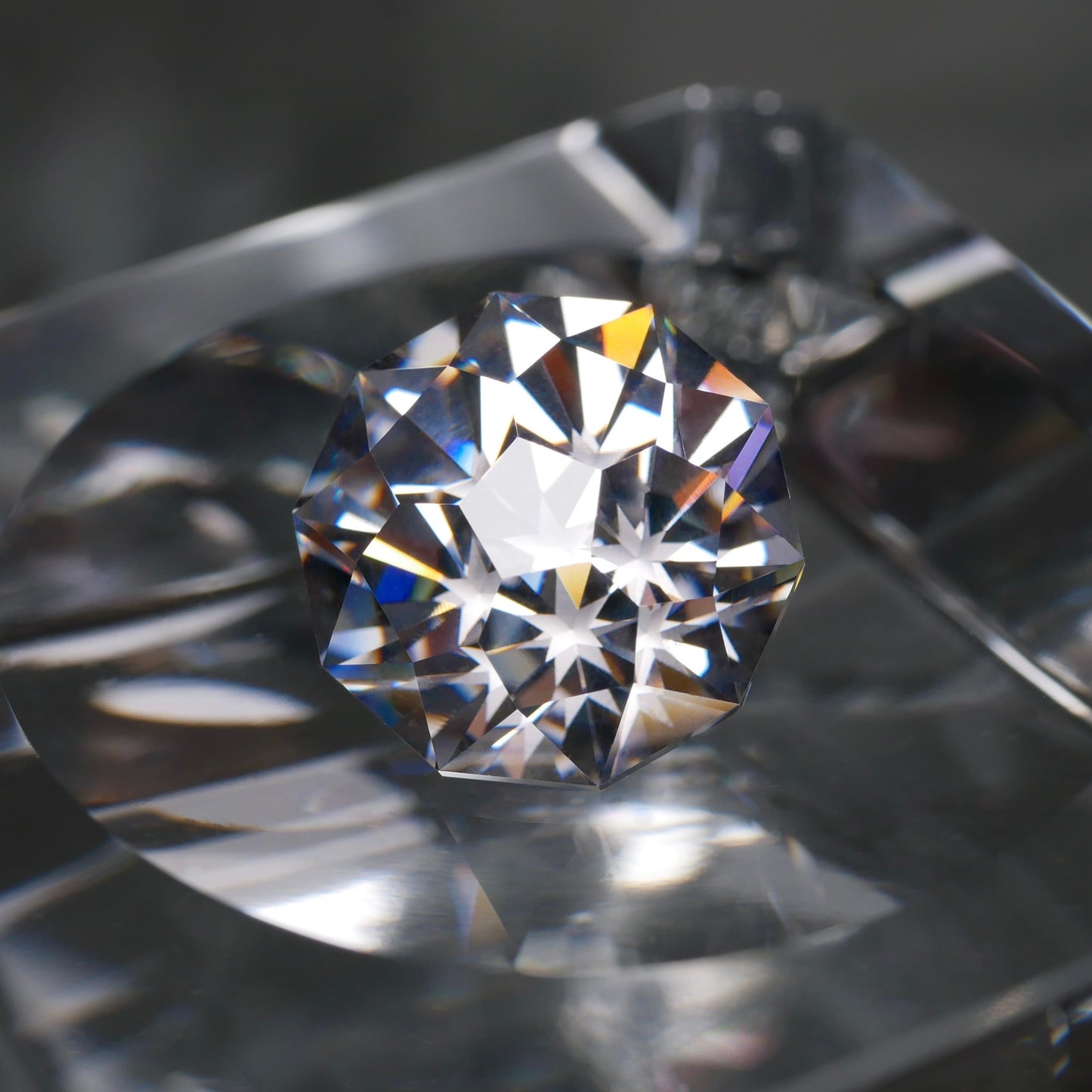 CZ（White clear）faceted cut ルース（Re005）