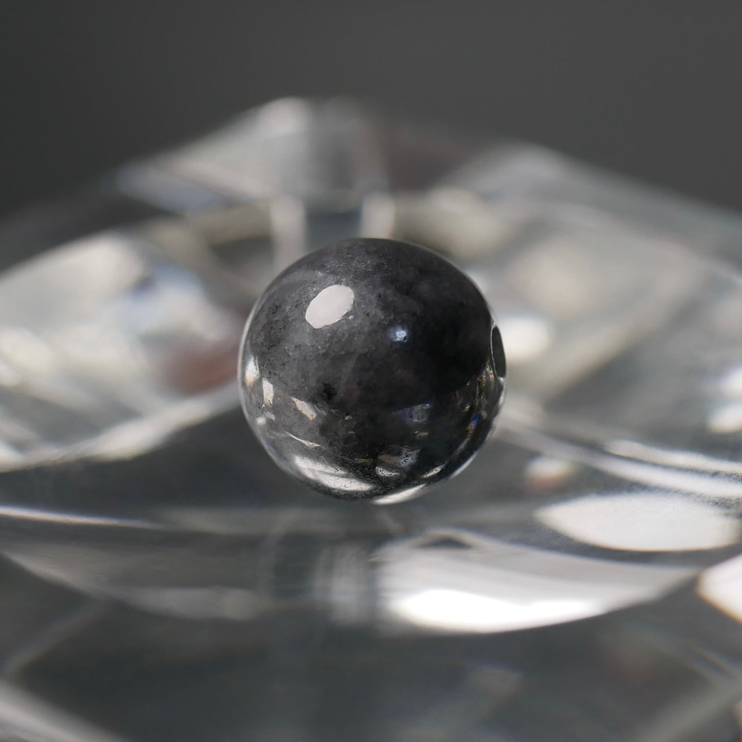 糸魚川産 黒翡翠 8mm丸玉（Ki127）