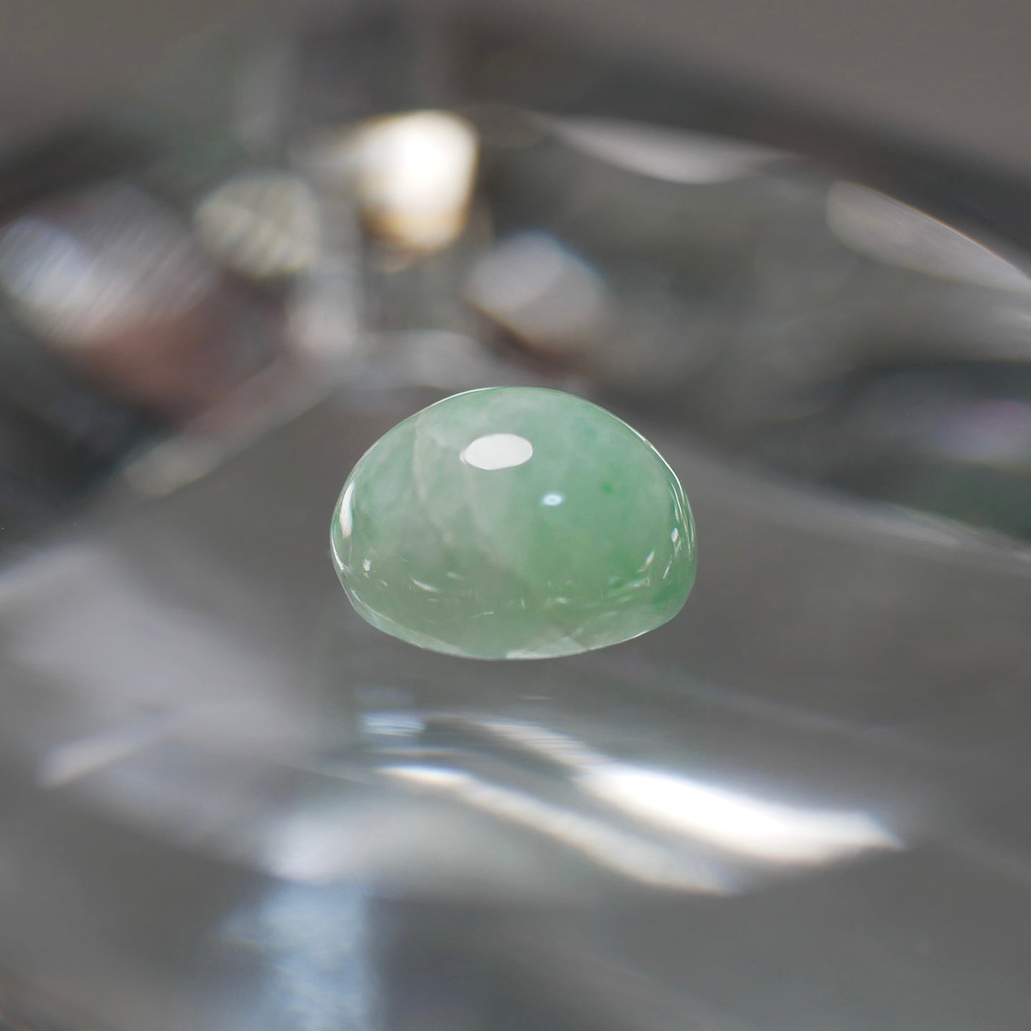 糸魚川産 グリーン翡翠 ハイカボションルース（Ki137）