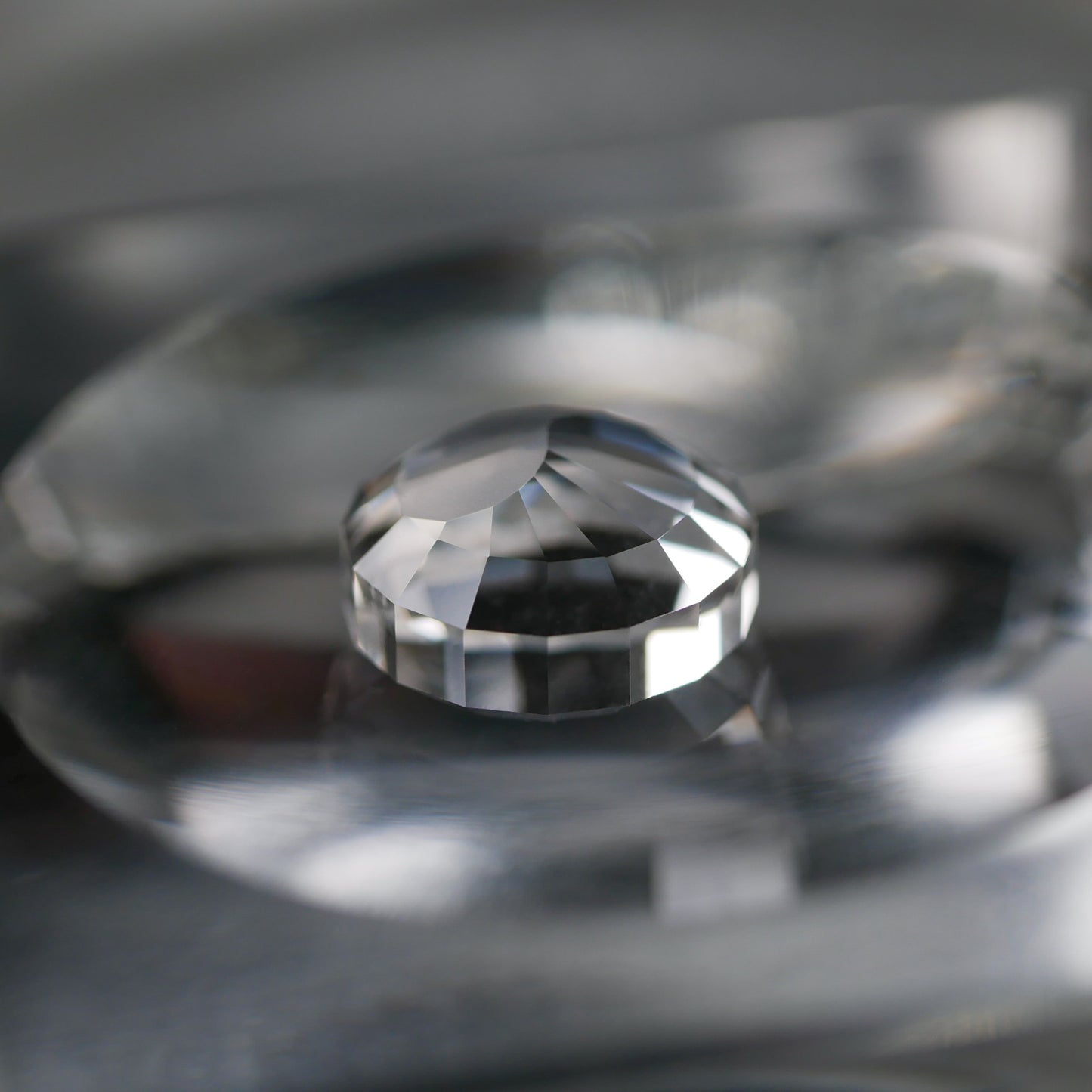 山梨県産 乙女水晶 faceted cut ルース（Re031）