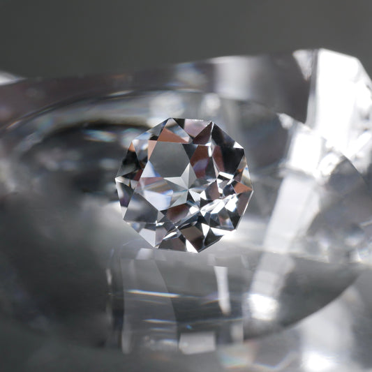 山梨県産 乙女水晶 faceted cut ルース（Re012）