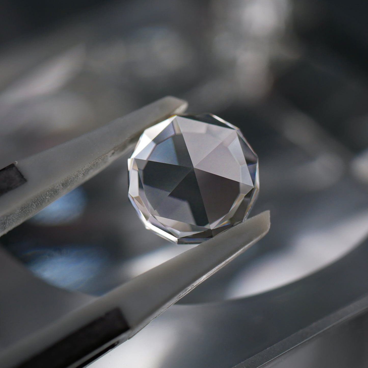 山梨県産 乙女水晶 faceted cut ルース（Re155）