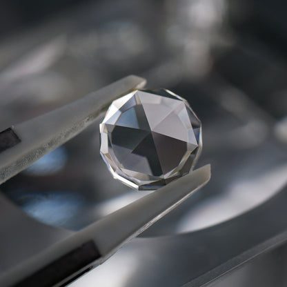山梨県産 乙女水晶 faceted cut ルース（Re155）