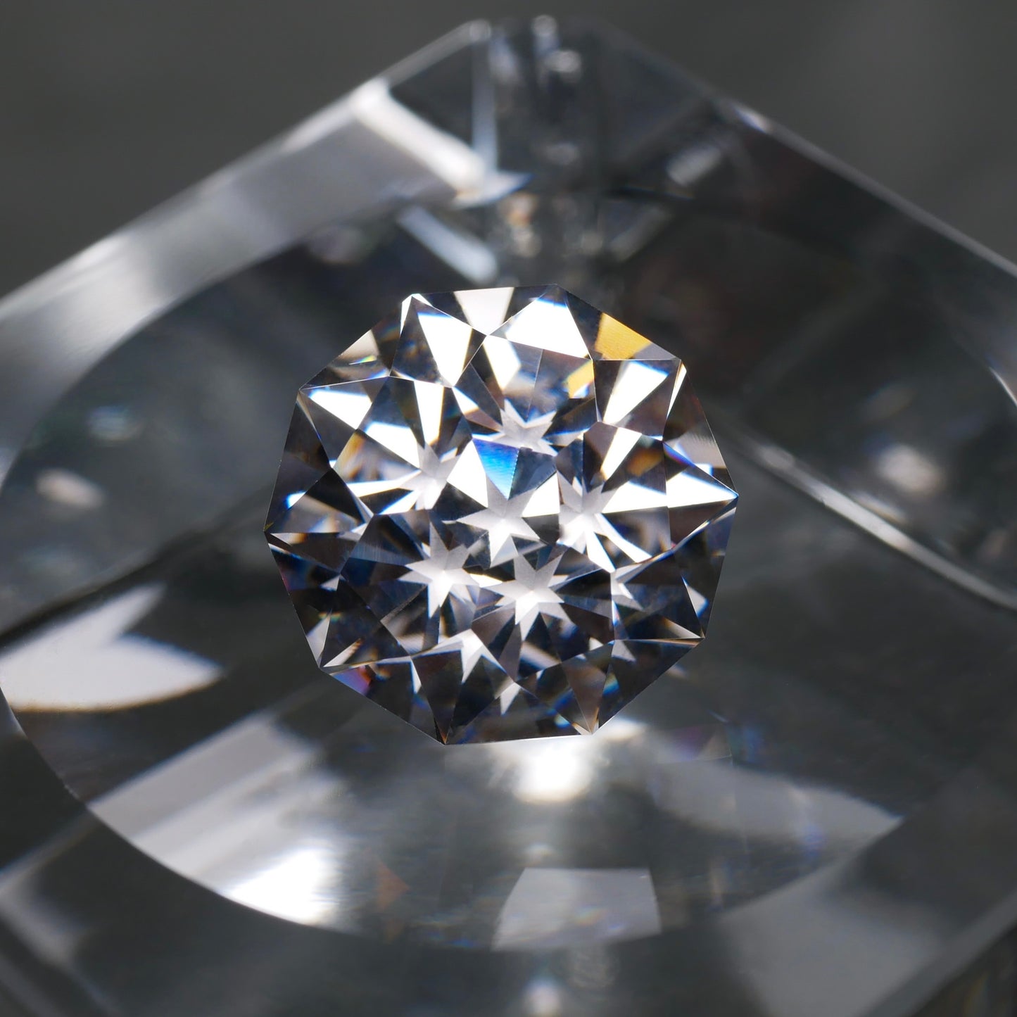 CZ（White clear）faceted cut ルース（Re005）