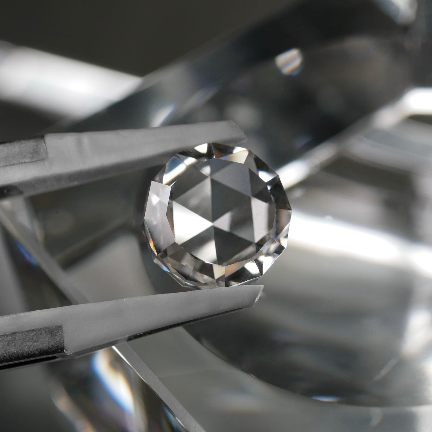 山梨県産 乙女水晶 faceted cut ルース（Re017）