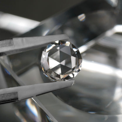 山梨県産 乙女水晶 faceted cut ルース（Re017）