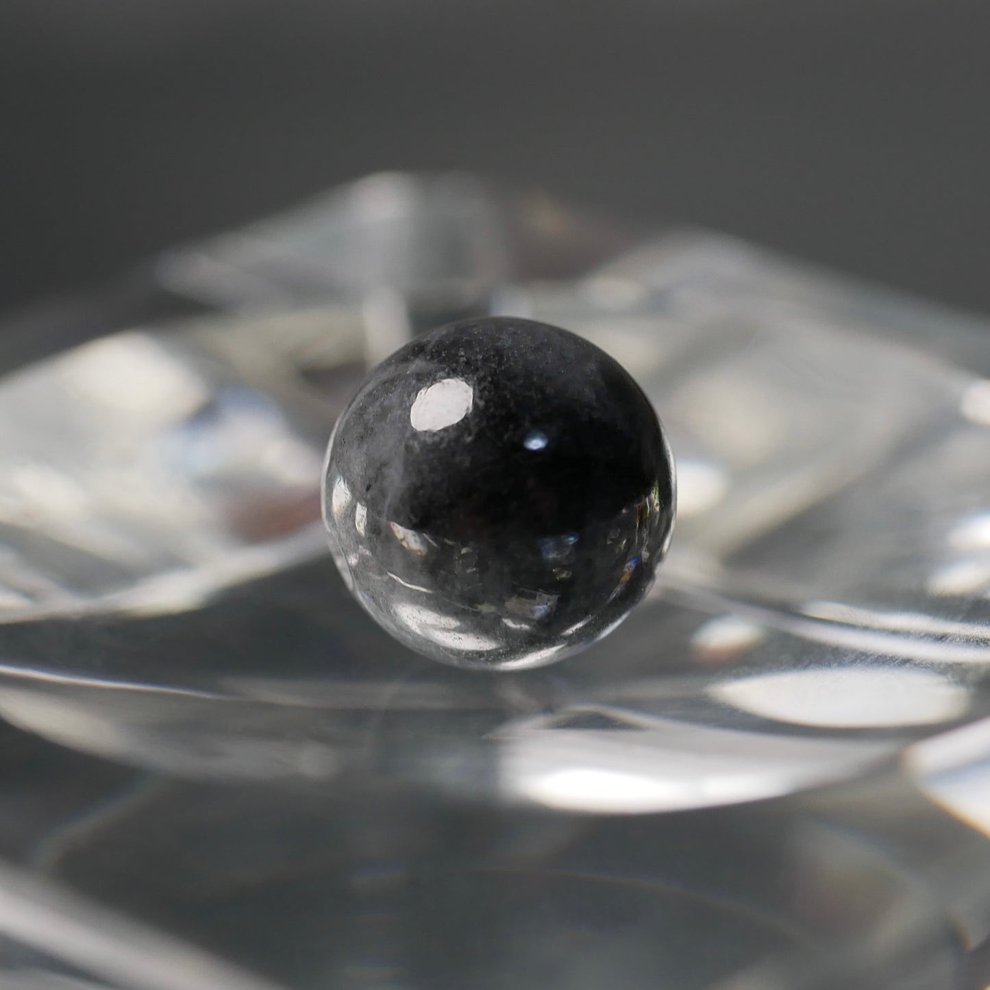 糸魚川産 黒翡翠 8mm丸玉（Ki127）