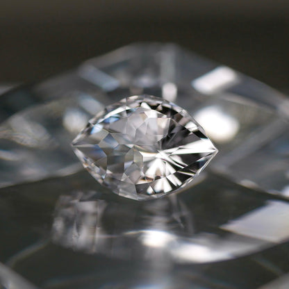 山梨県産 八幡山水晶 faceted cut ルース（Re358）
