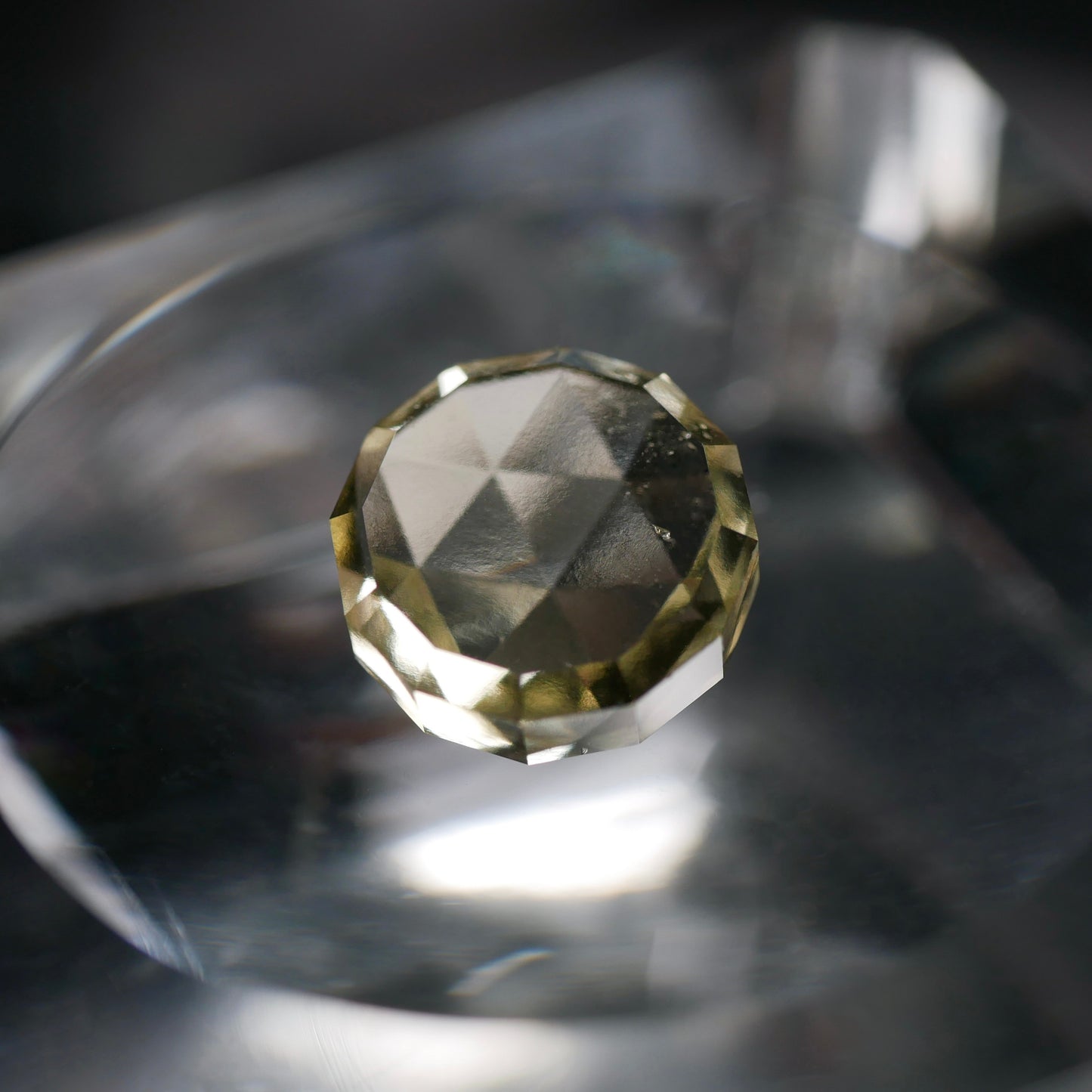 リビアングラス faceted cut ルース（Re034）