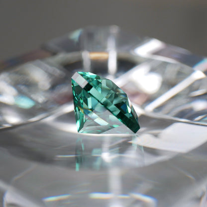 三宅島ガラス faceted cut ルース（Re022）