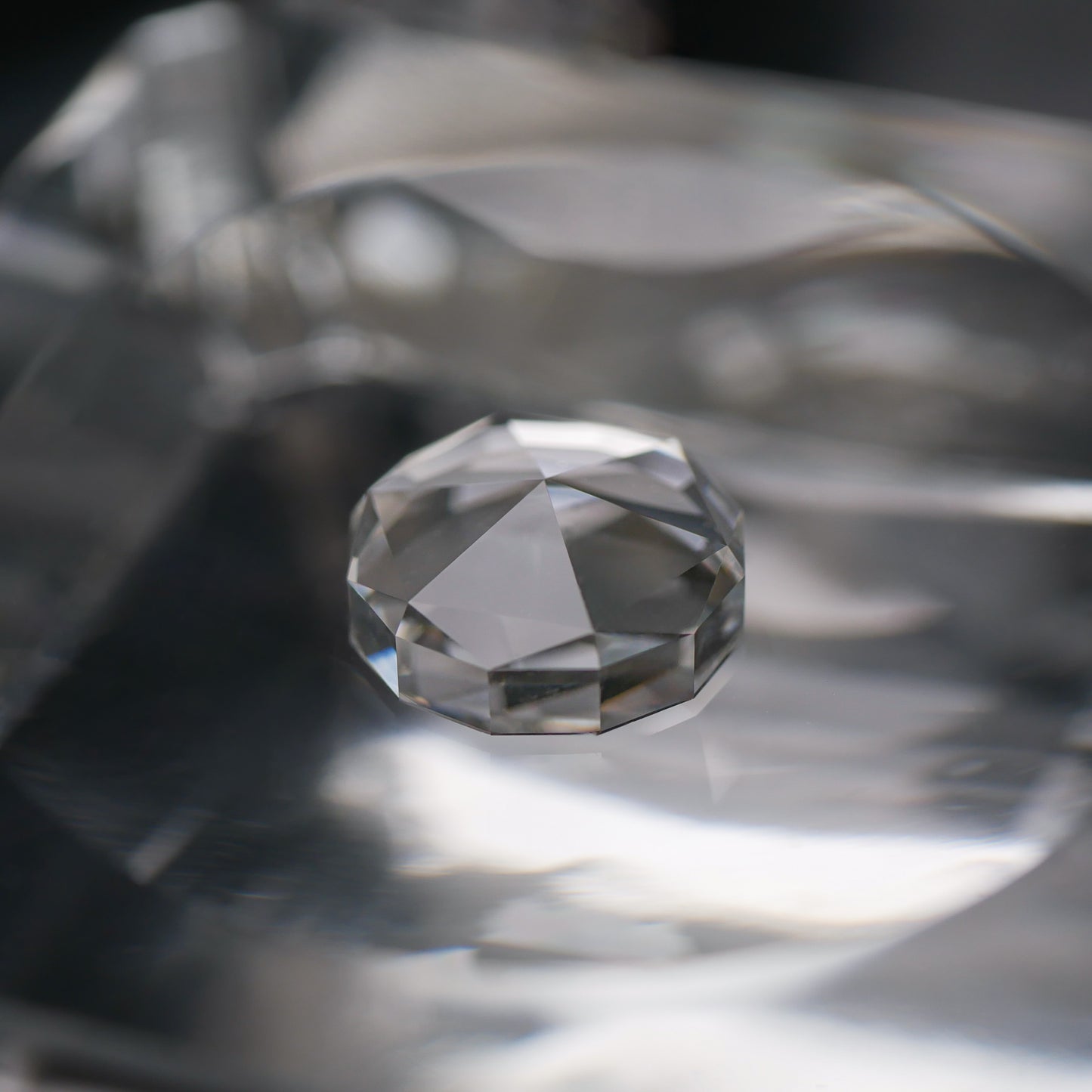 山梨県産 乙女水晶 faceted cut ルース（Re156）