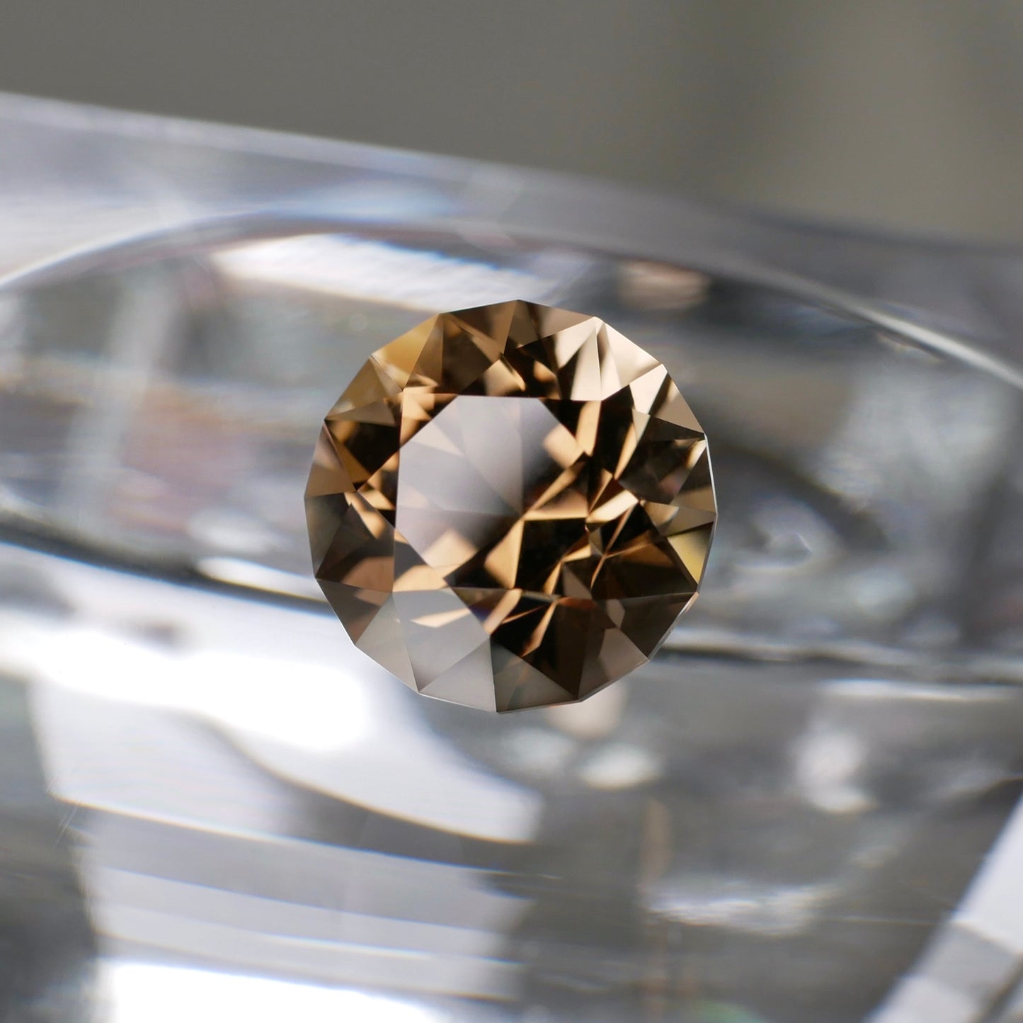 広島県産 江田島煙水晶 faceted cut ルース（Re019）