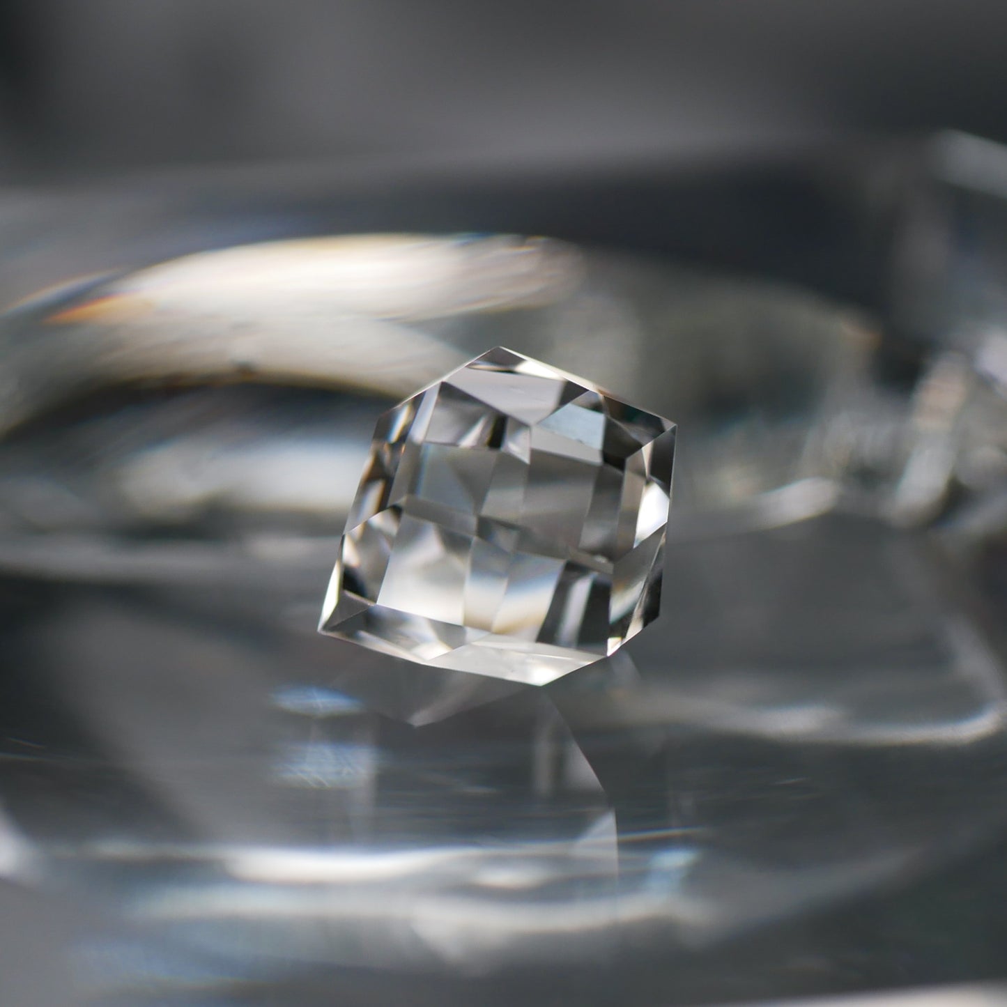 山梨県産 乙女水晶 faceted cut ルース（Re153）