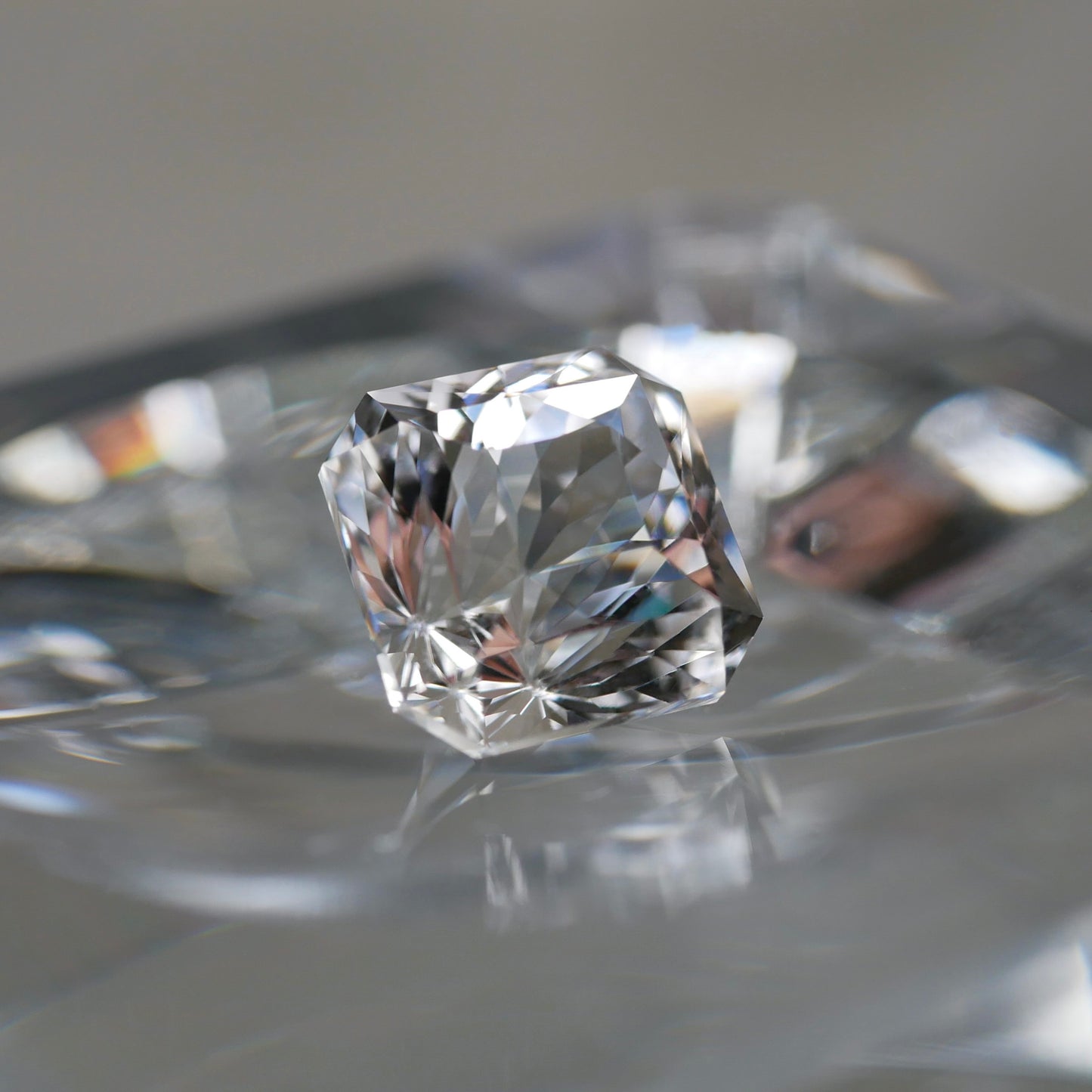 山梨県産 八幡山水晶 faceted cut ルース（Re015)