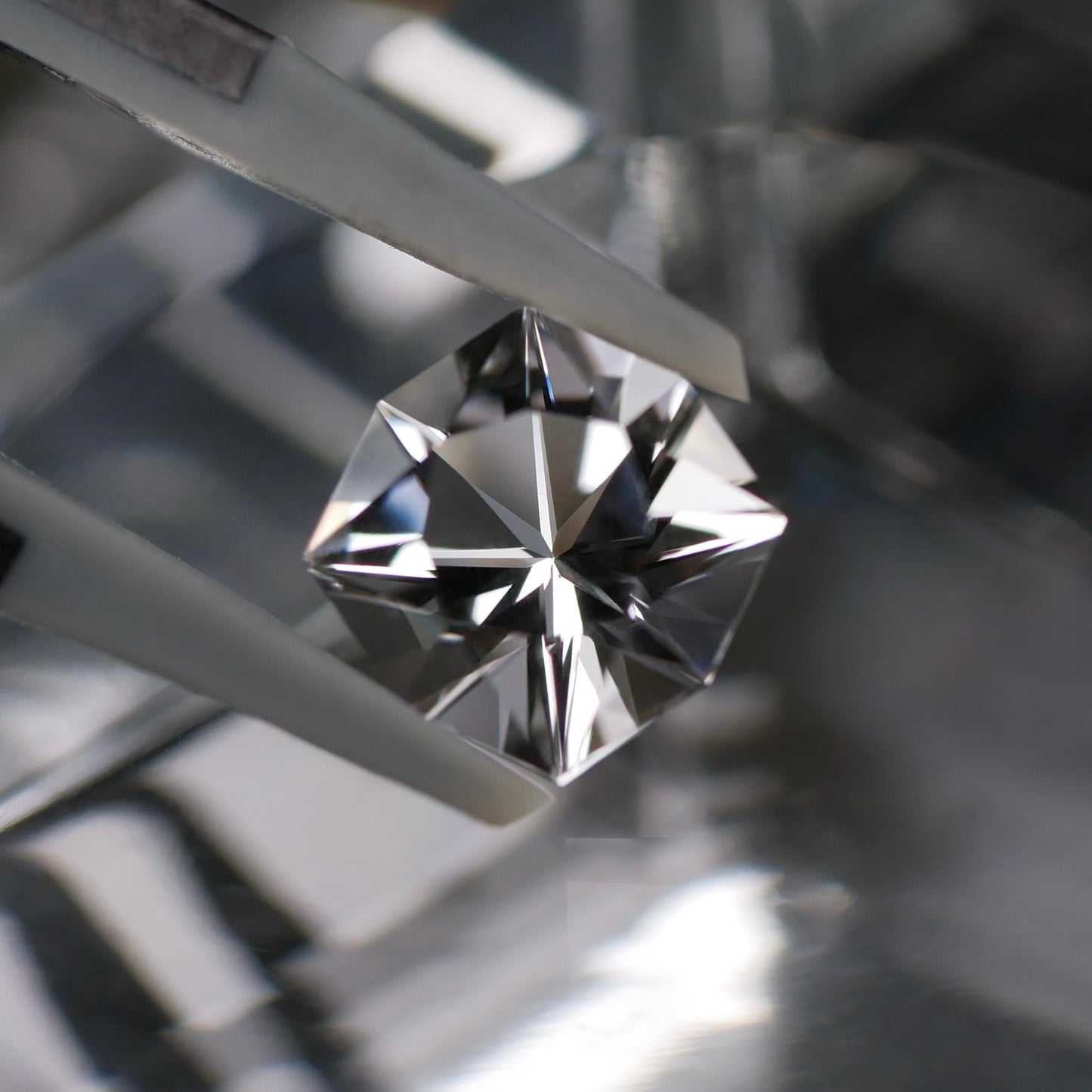 山梨県産 乙女水晶 faceted cut ルース（Re271）
