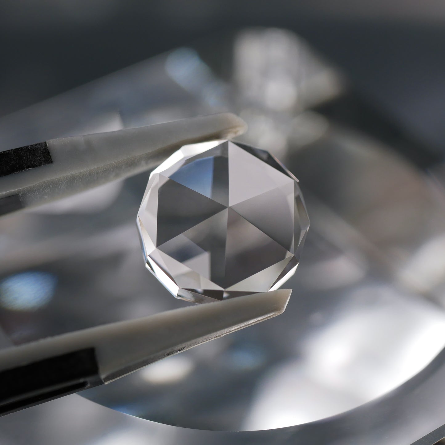 山梨県産 乙女水晶 faceted cut ルース（Re156）