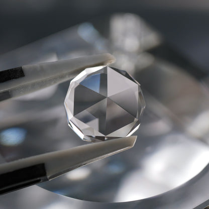 山梨県産 乙女水晶 faceted cut ルース（Re156）