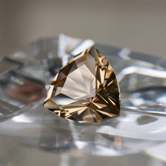 広島県産 江田島煙水晶 faceted cut ルース（Re020）