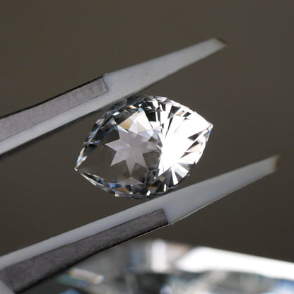 山梨県産 八幡山水晶 faceted cut ルース（Re358）