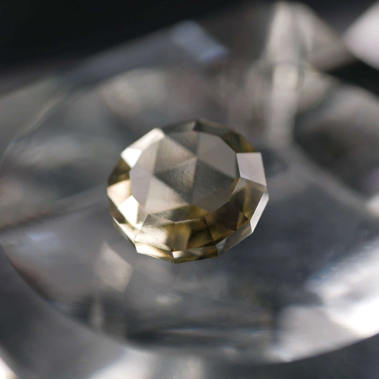 リビアングラス faceted cut ルース（Re033）