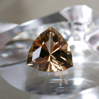 広島県産 江田島煙水晶 faceted cut ルース（Re020）