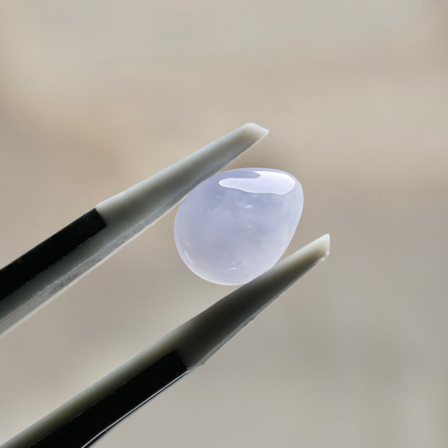 糸魚川産 ラベンダー翡翠 ペアシェイプカボションルース（Ki105）