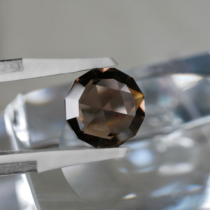 長野県産 星ヶ塔黒曜石 faceted cut ルース（Re018）