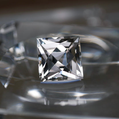 山梨県産 八幡山水晶 faceted cut ルース（Re325）